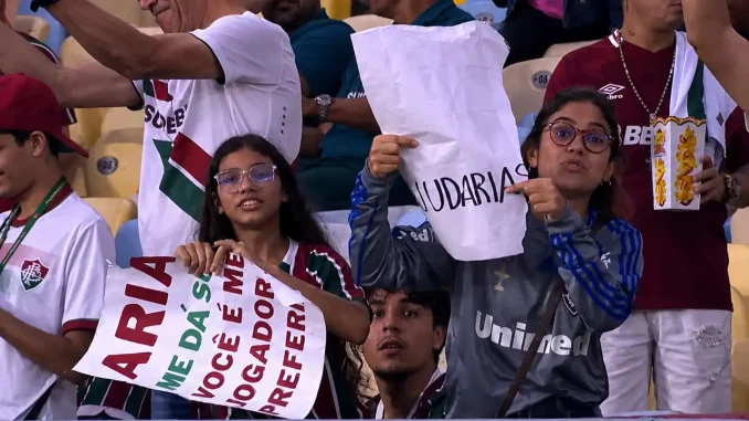 Torcedoras do Fluminense viralizaram ao provocar Jhon Arias