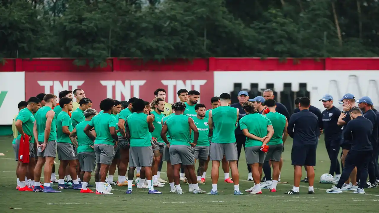 Com indefinições na lateral-esquerda e no meio de campo, treinador define os onze titulares que vão em busca da vaga às quartas de final; confira a provável escalação.