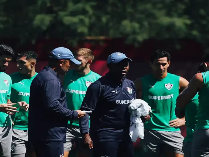 Vinicius Toledo analisa a preservação de titulares contra o Athletico-PR e crava: decisão da comissão técnica é correta. Vem ler!
