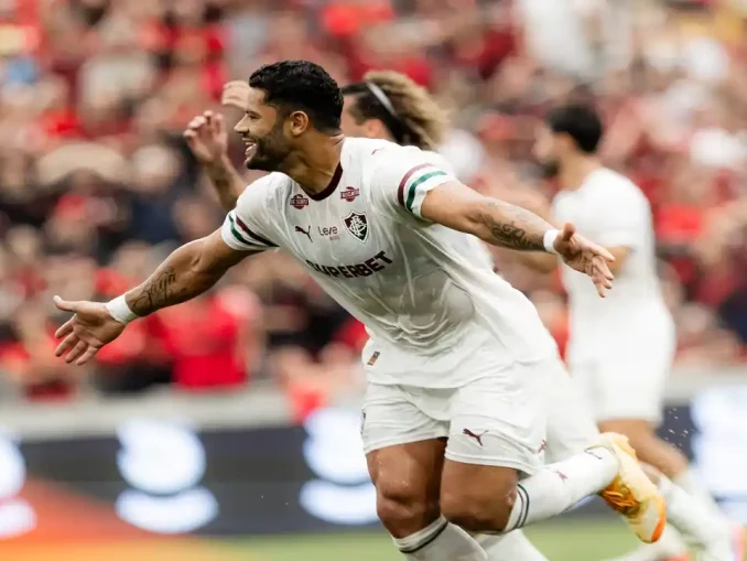 Hulk marcou um golaço de falta na Arena da Baixada