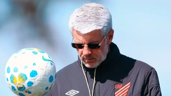 Odair Hellmann comandou o Fluminense em 2020 e hoje defende o Athletico-PR