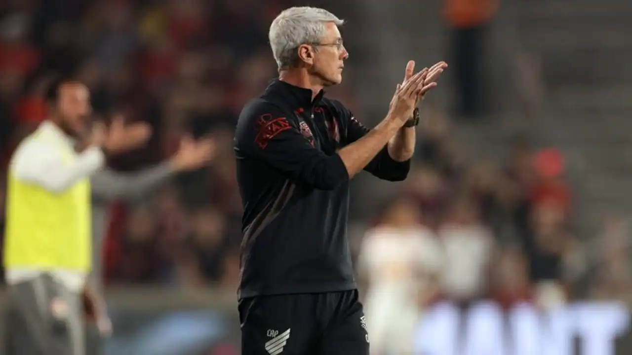 Odair Hellmann vê Fluminense beneficiado pela arbitragem