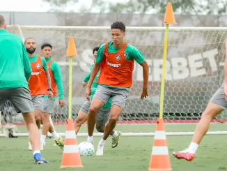 Sete Moleques de Xerém treinaram com o elenco profissional do Fluminense