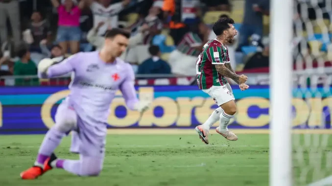 Vinicius Toledo abre o jogo sobre a vitória no clássico, critica a arbitragem e projeta a Libertadores. Leia agora!
