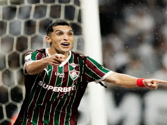 Kevin Serna marcou o terceiro gol do Fluminense na vitória sobre o Corinthians