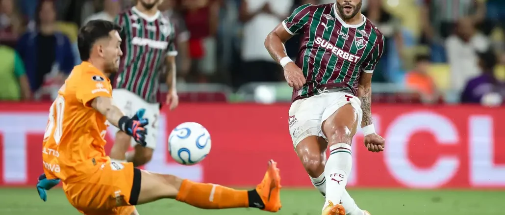 Hulk fez o segundo gol do Fluminense contra o Platense