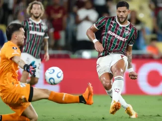 Hulk fez o segundo gol do Fluminense contra o Platense