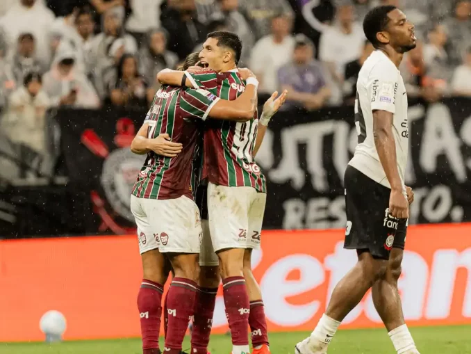 Serna fez o terceiro gol do Fluminense contra o Corinthians