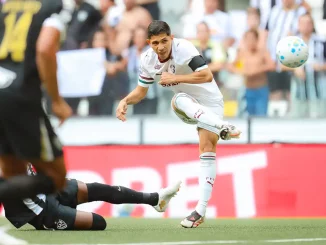 Savarino quase marcou um golaço no início da partida com o Atlético-MG
