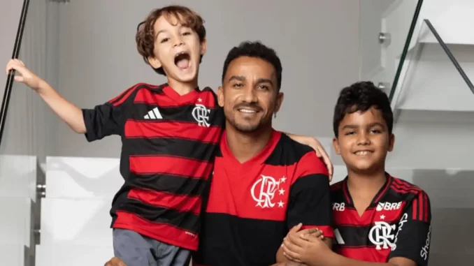 Danilo falou sobre o fato de seu filho caçula torcer para o Fluminense