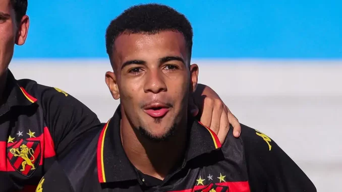 Arthur segue na mira do Fluminense