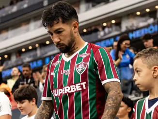 Lucho Acosta deu a assistência para o primeiro gol do Fluminense contra o Corinthians