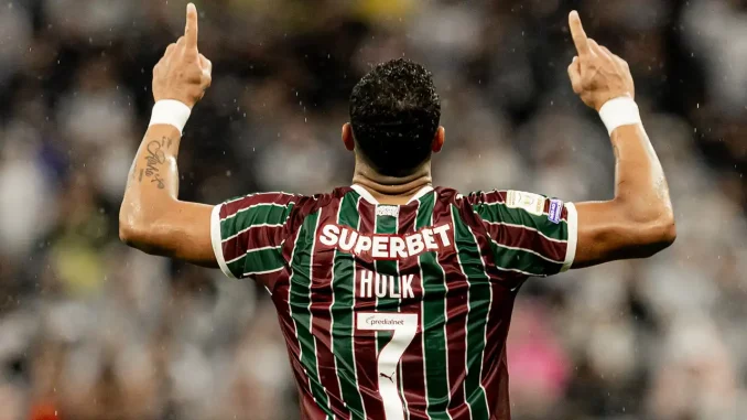 Hulk marcou dois gols na vitória do Fluminense sobre o Corinthians