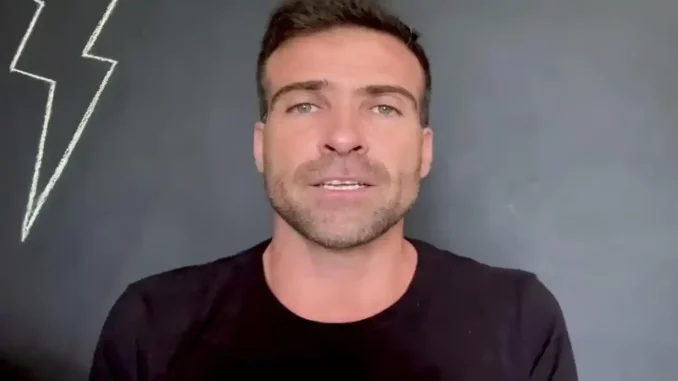 Thiago Asmar analisa o desempenho de Hulk pelo Fluminense. Jornalista destaca a força física, técnica e a estrela do atacante em jogos decisivos.