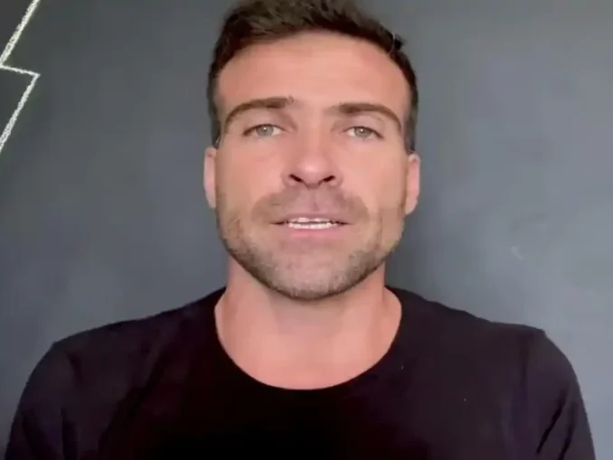 Thiago Asmar analisa o desempenho de Hulk pelo Fluminense. Jornalista destaca a força física, técnica e a estrela do atacante em jogos decisivos.