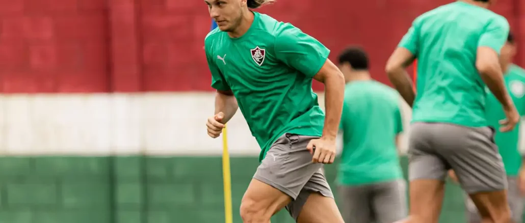 Fluminense não exibiu o patrocínio da Superbet no treino desta terça-feira