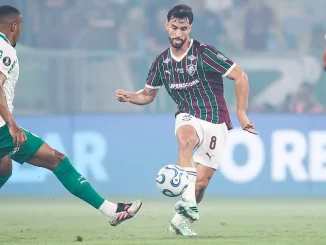 Martinelli sentiu dores no joelho e foi substituído no intervalo do jogo contra o Palmeiras