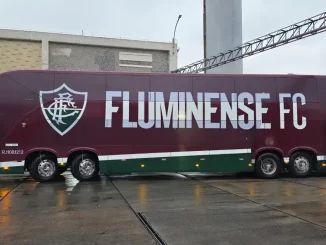 1001 apresenta novo ônibus do Fluminense e desconto