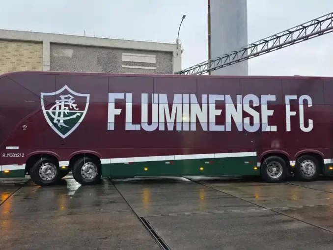1001 apresenta novo ônibus do Fluminense e desconto